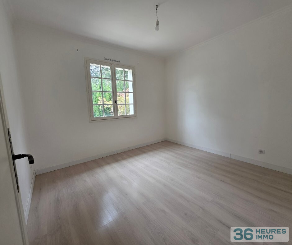 Maison de plain pied avec sous sol enterré sue 1189 m²