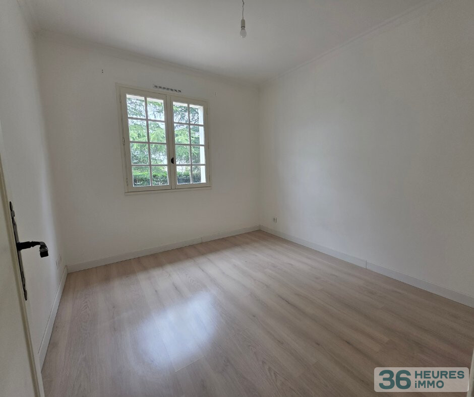 Maison de plain pied avec sous sol enterré sue 1189 m²