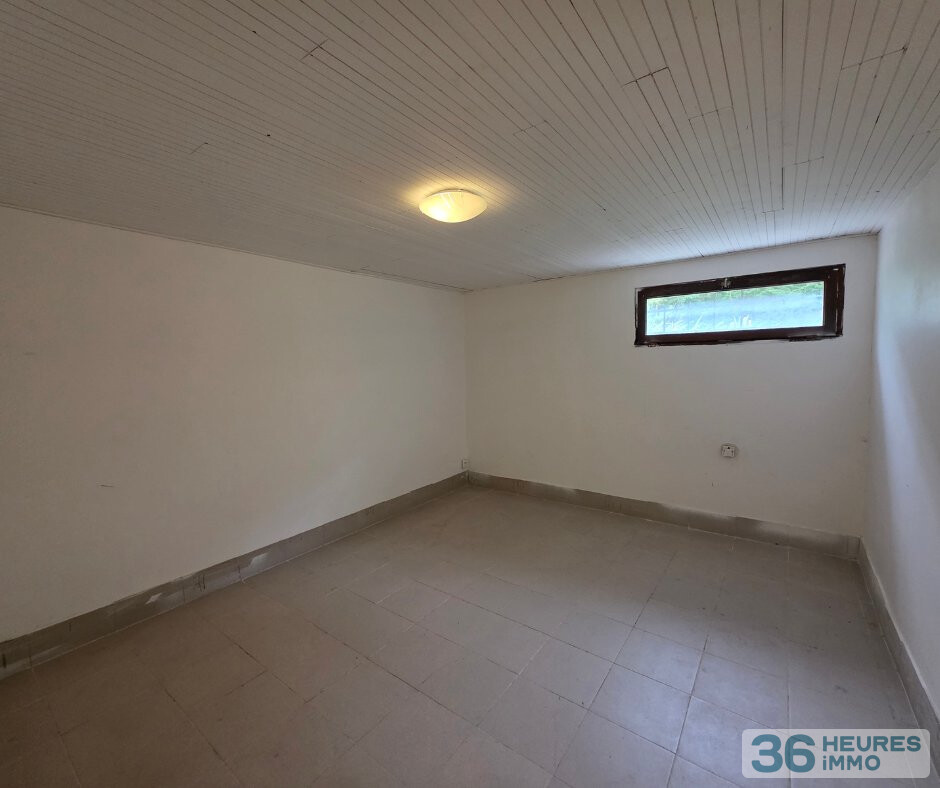 Maison de plain pied avec sous sol enterré sue 1189 m²