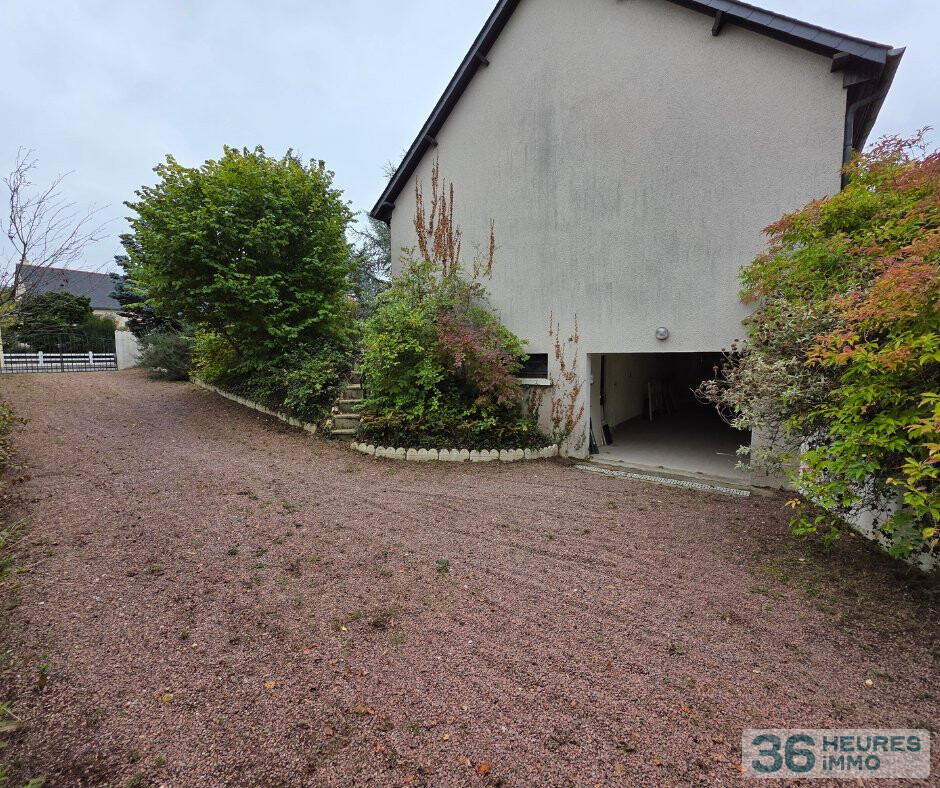 Maison de plain pied avec sous sol enterré sue 1189 m²