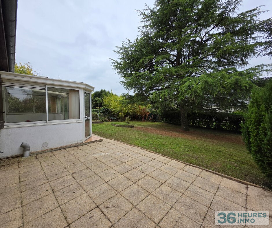 Maison de plain pied avec sous sol enterré sue 1189 m²