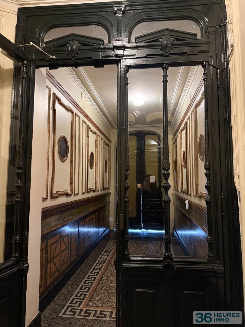 AU COEUR DE SAINT GERMAIN, STUDIO DERNIER ETAGE ASCENSEUR