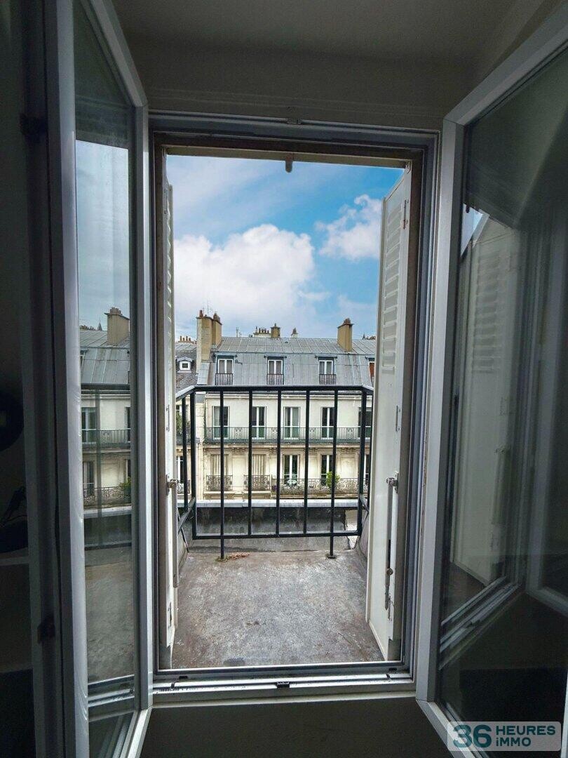 AU COEUR DE SAINT GERMAIN, STUDIO DERNIER ETAGE ASCENSEUR