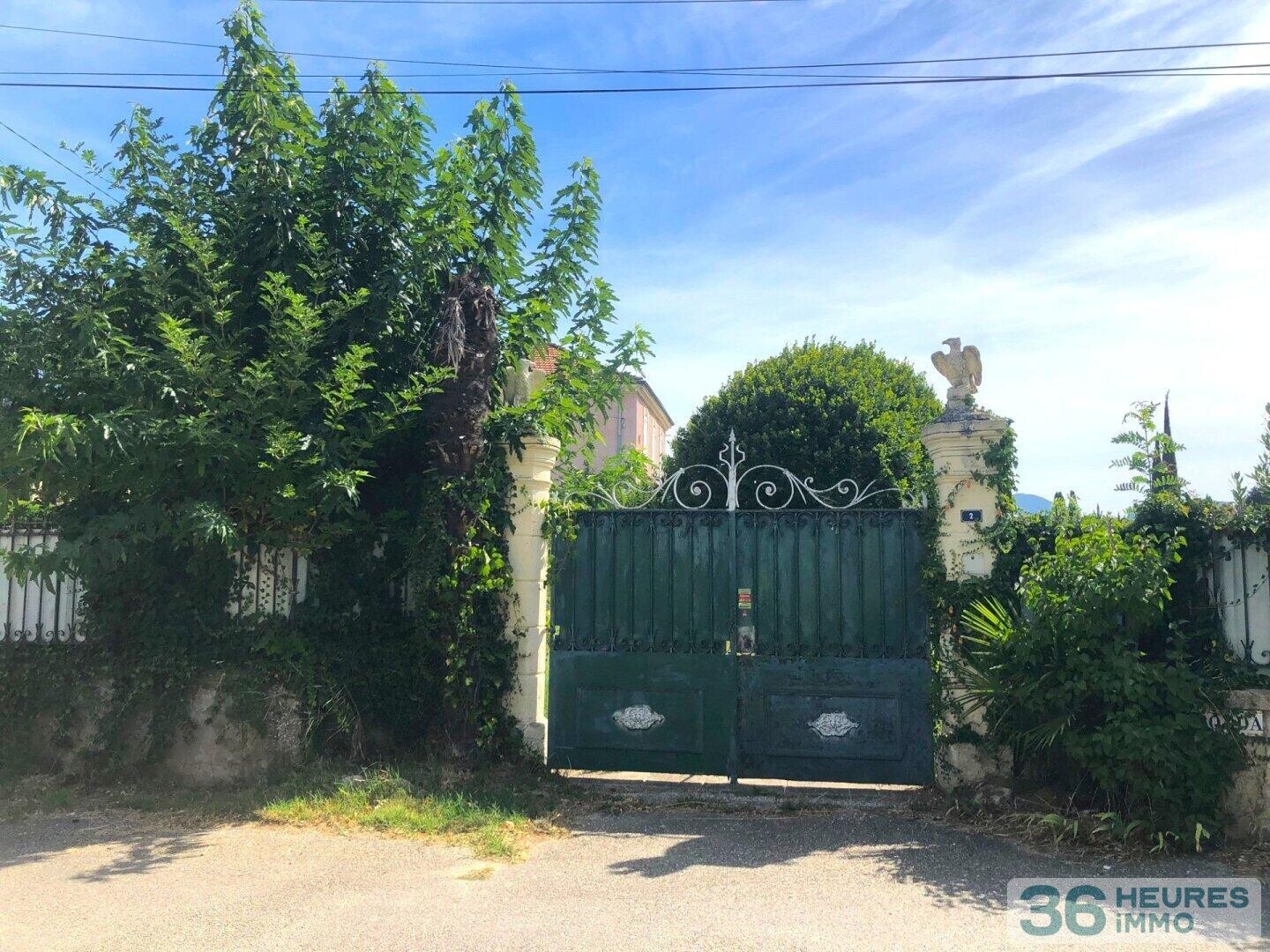 Valréas-Maison ancienne à rénovée