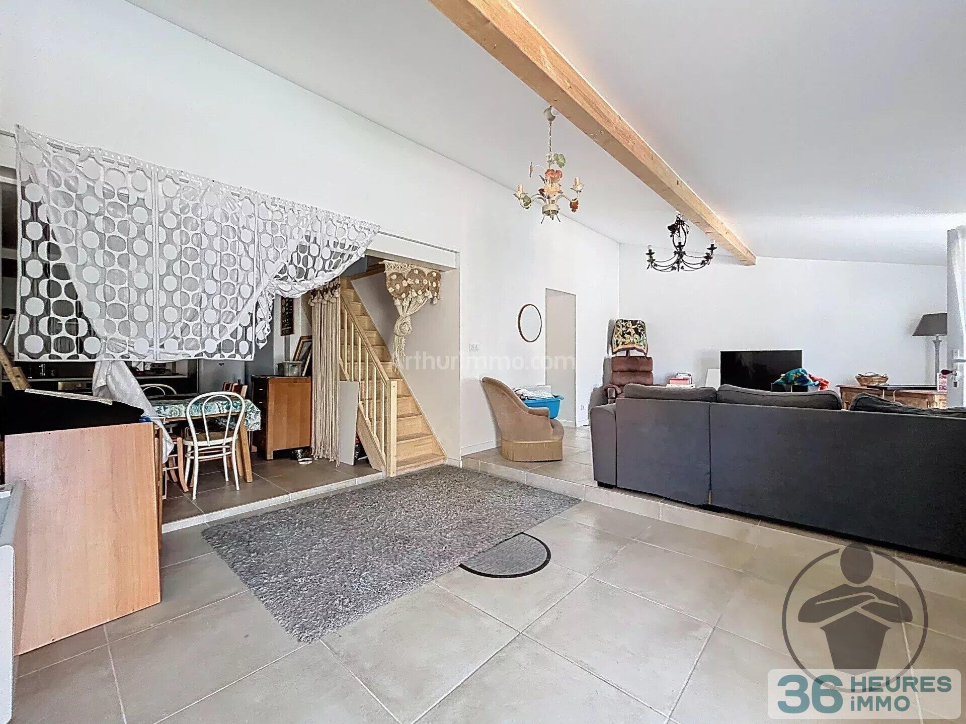 Maison en pierre rénovée avec jardin et terrasse