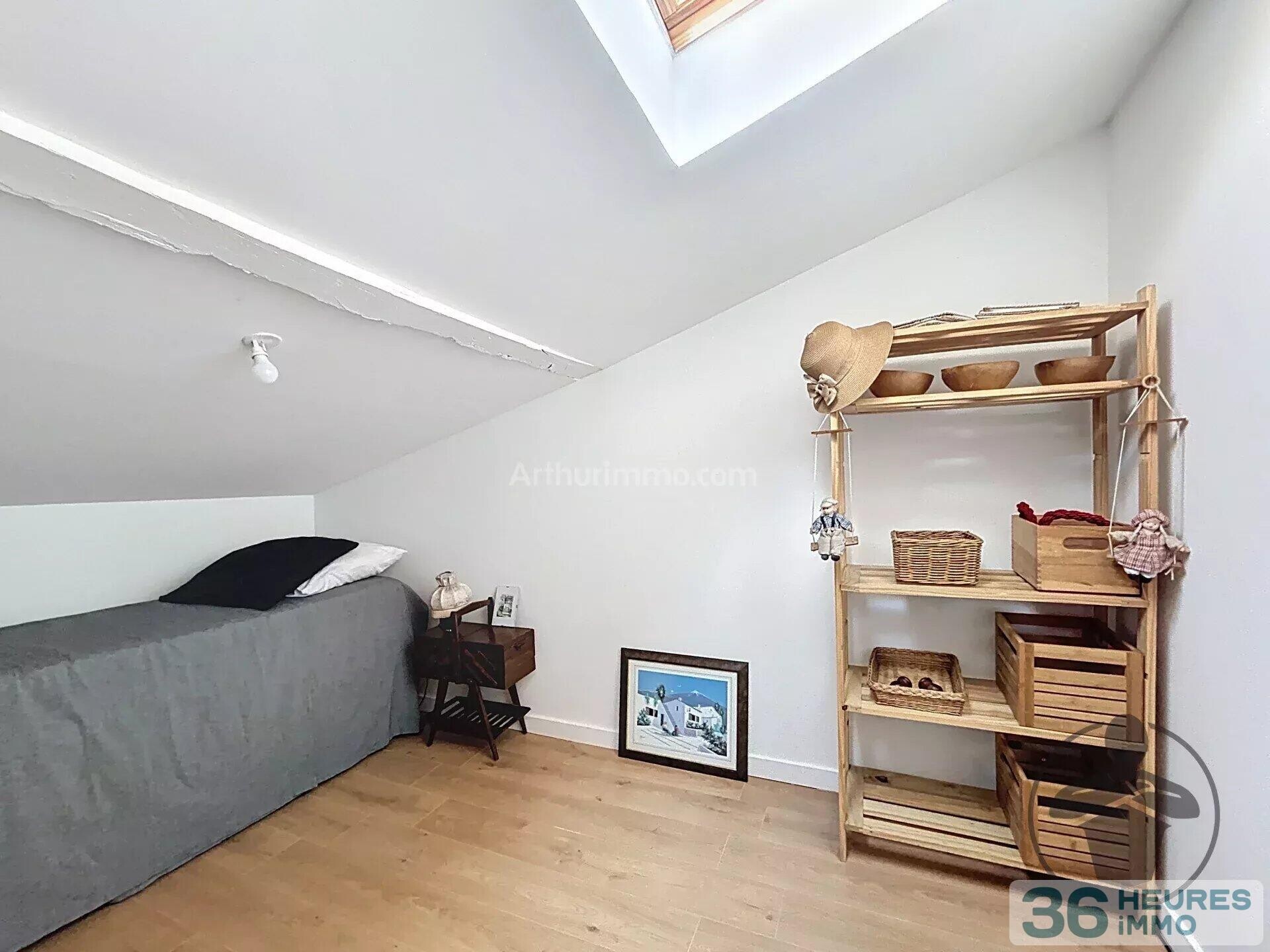 Maison en pierre rénovée avec jardin et terrasse