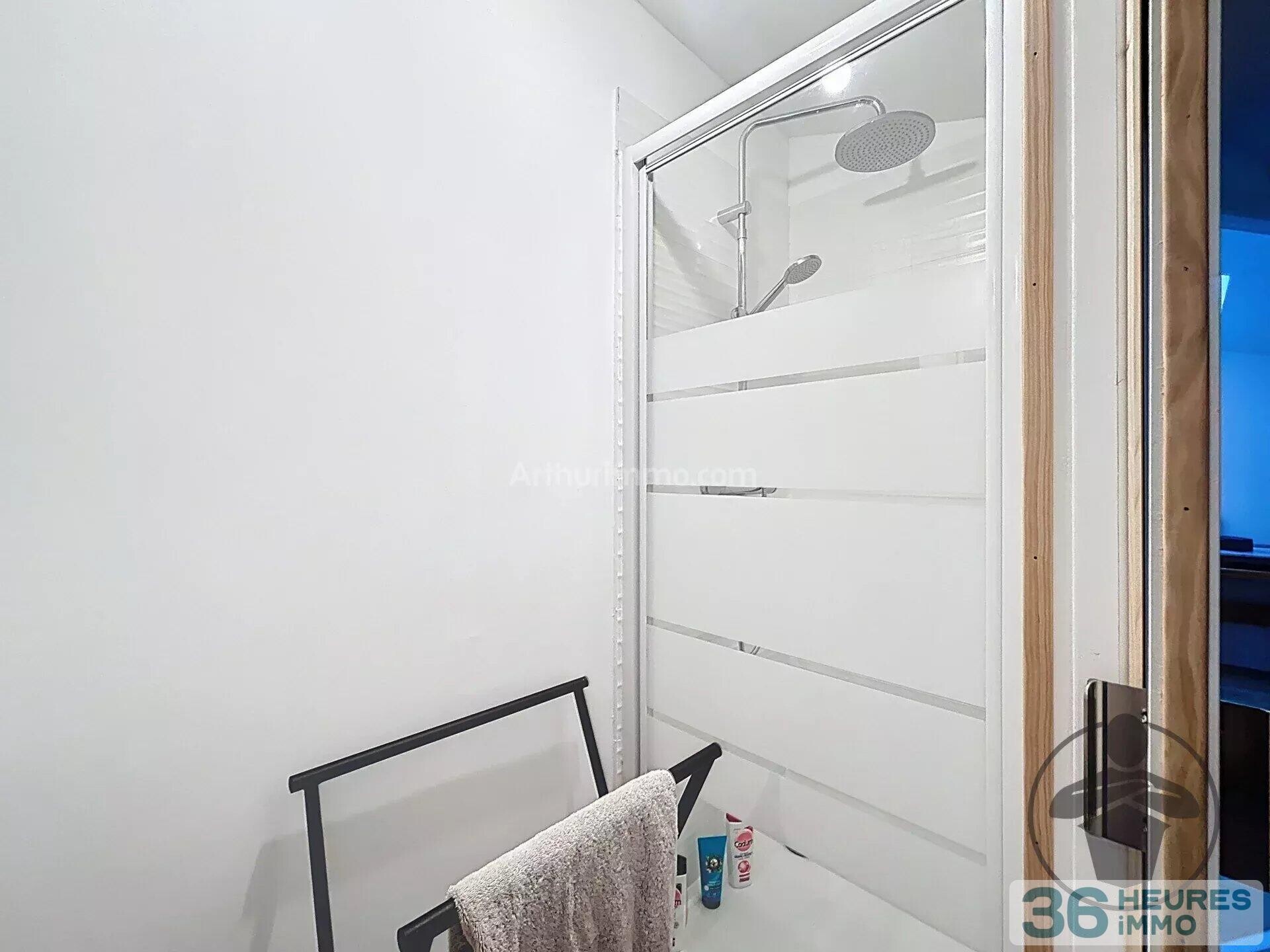 Maison en pierre rénovée avec jardin et terrasse