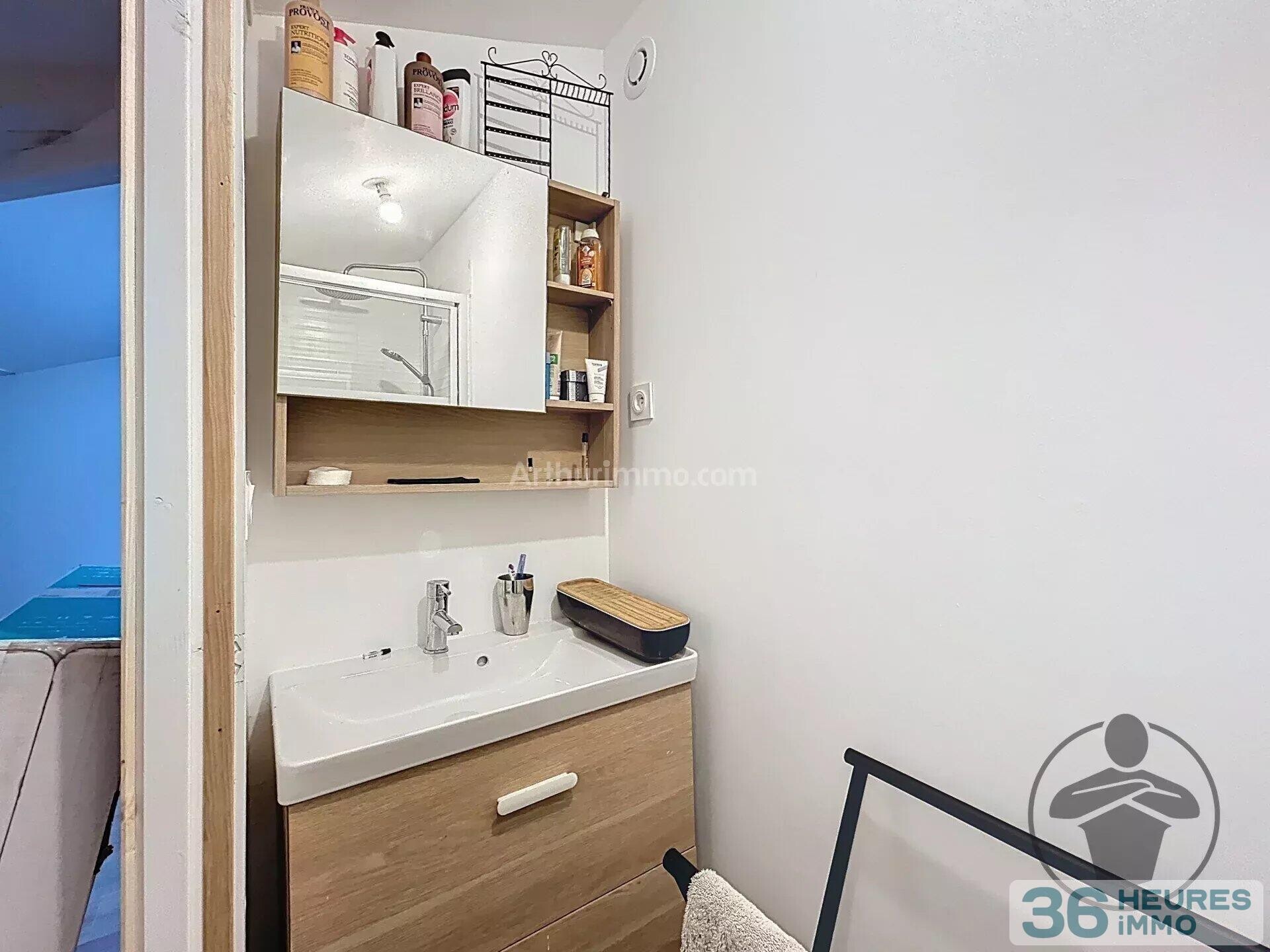 Maison en pierre rénovée avec jardin et terrasse