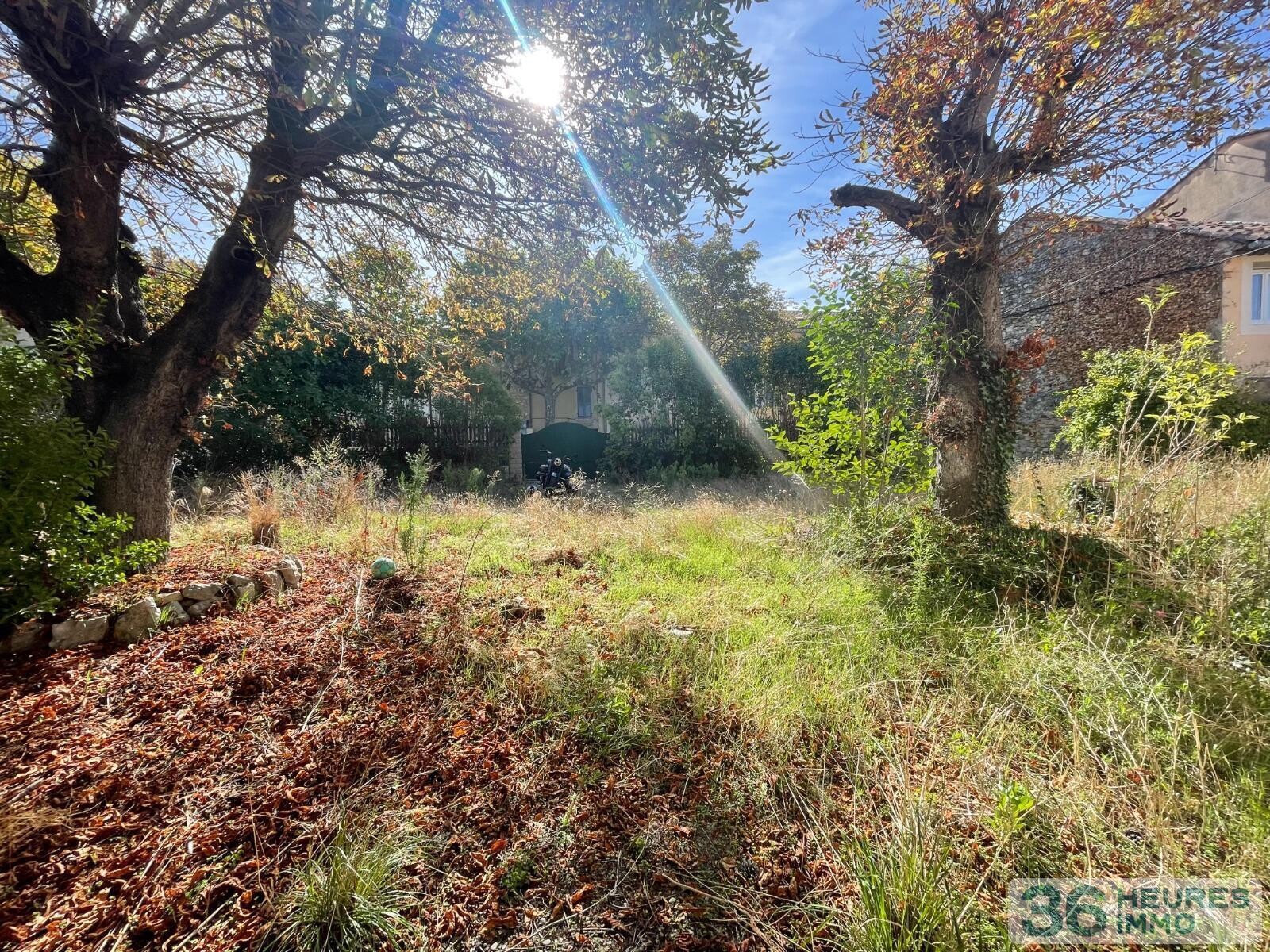 BASTIDE EN PIERRE, 8 PIECES + GARAGE SUR 701 M2 DE TERRAIN