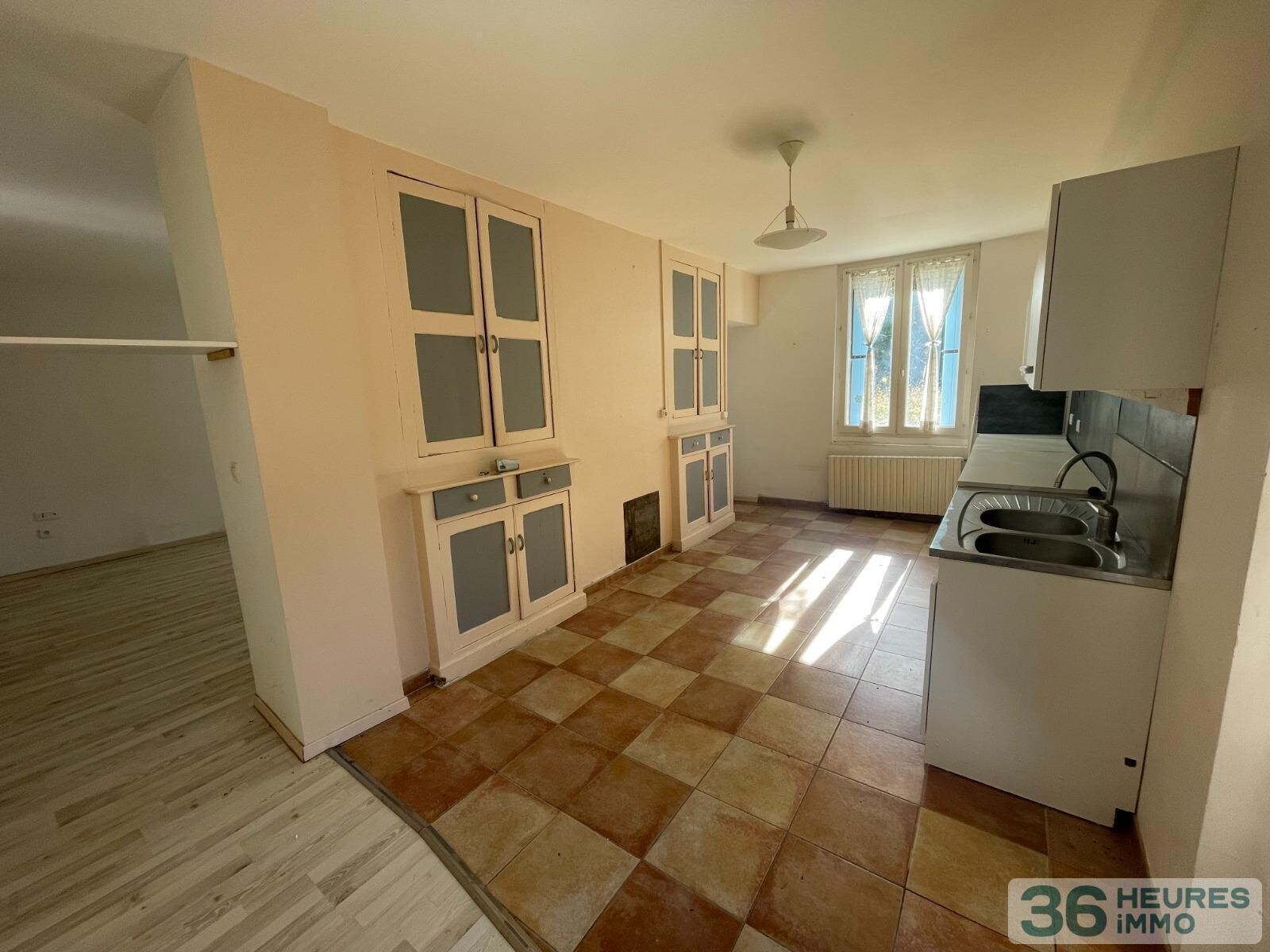 BASTIDE EN PIERRE, 8 PIECES + GARAGE SUR 701 M2 DE TERRAIN