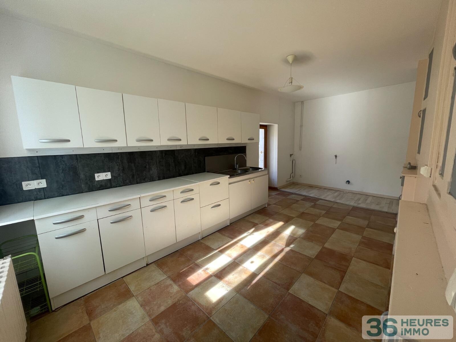 BASTIDE EN PIERRE, 8 PIECES + GARAGE SUR 701 M2 DE TERRAIN