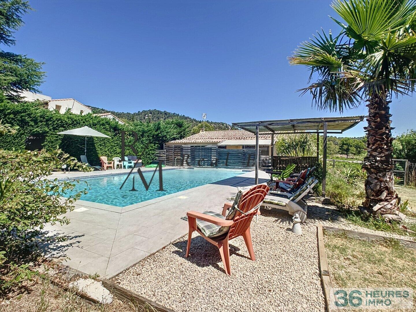 Grande Propriété de Caractère avec Piscine et Vaste Terrain à Rognes