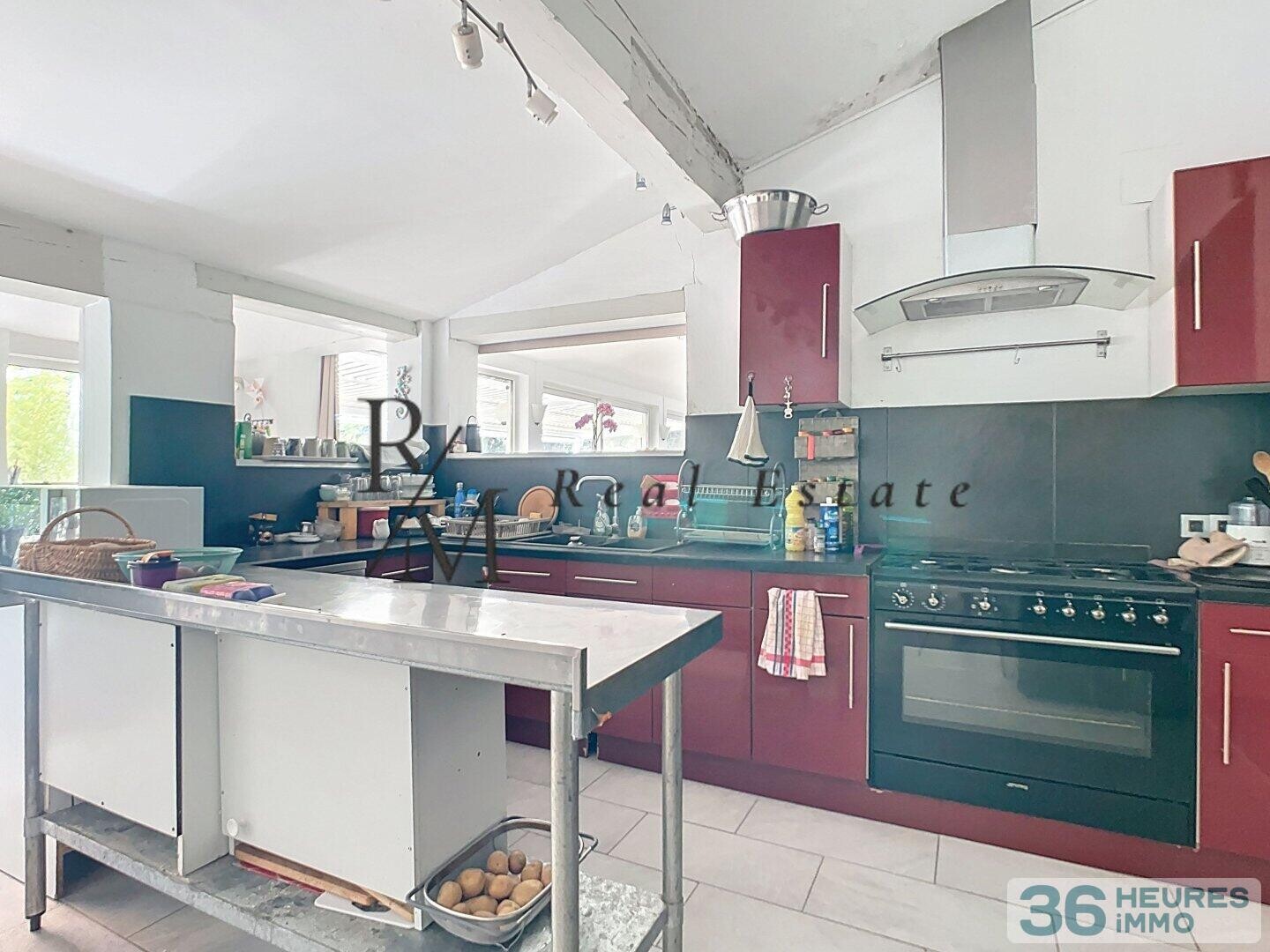 Grande Propriété de Caractère avec Piscine et Vaste Terrain à Rognes