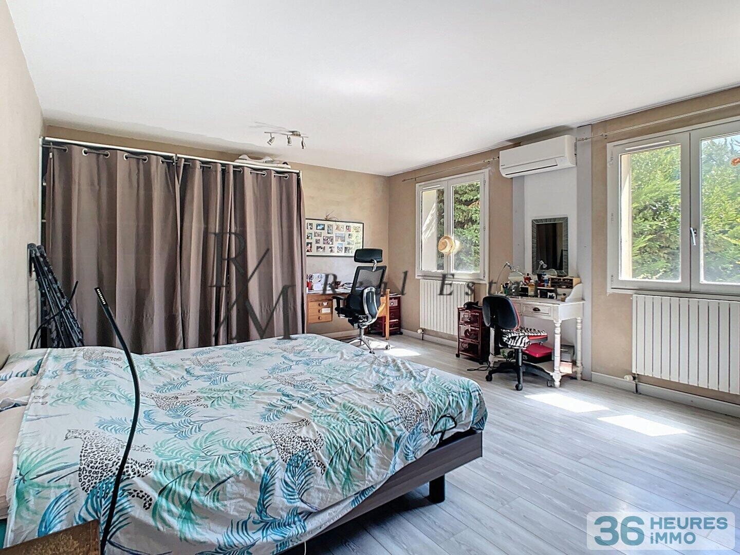 Grande Propriété de Caractère avec Piscine et Vaste Terrain à Rognes