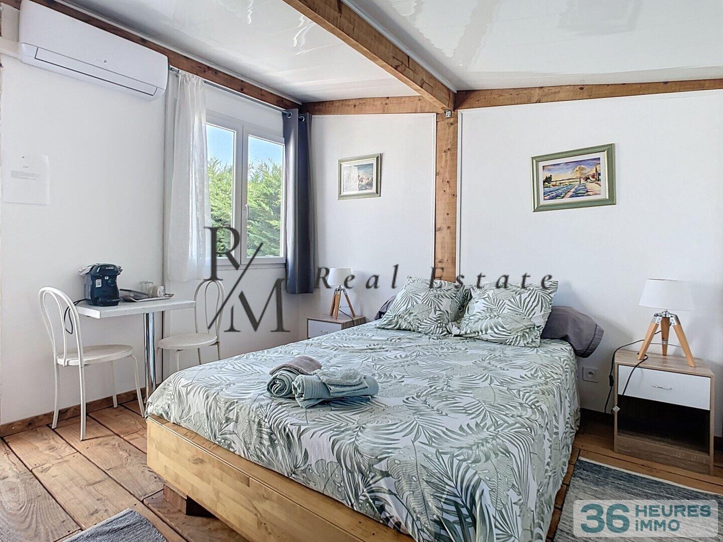 Grande Propriété de Caractère avec Piscine et Vaste Terrain à Rognes