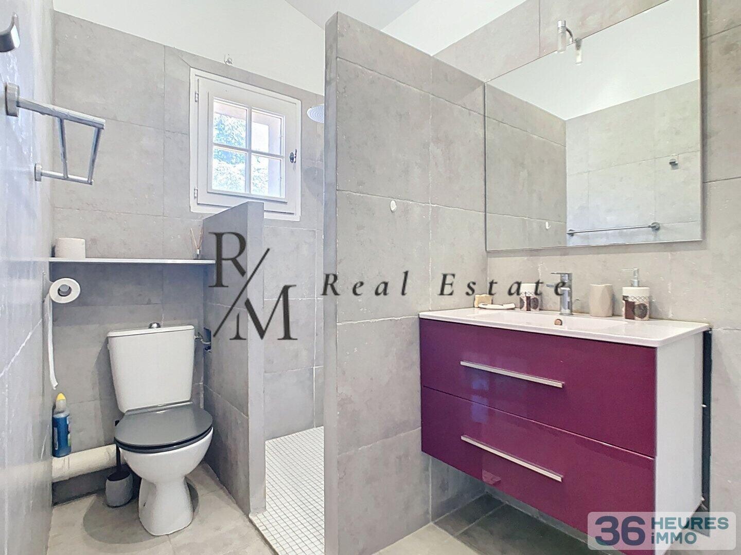 Grande Propriété de Caractère avec Piscine et Vaste Terrain à Rognes