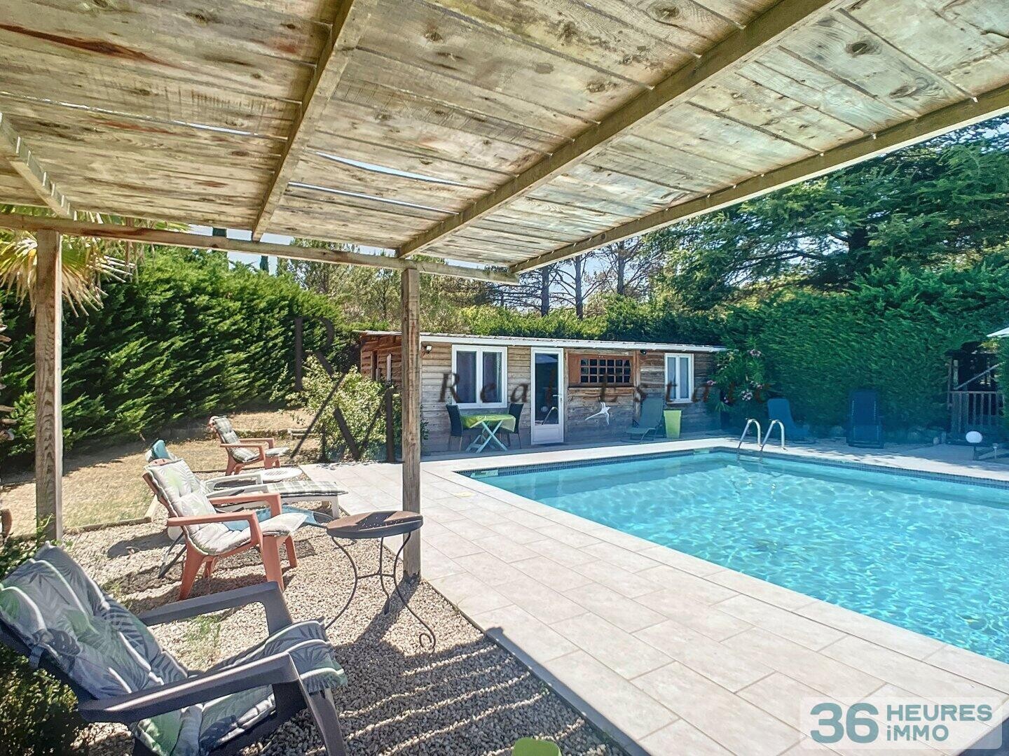 Grande Propriété de Caractère avec Piscine et Vaste Terrain à Rognes