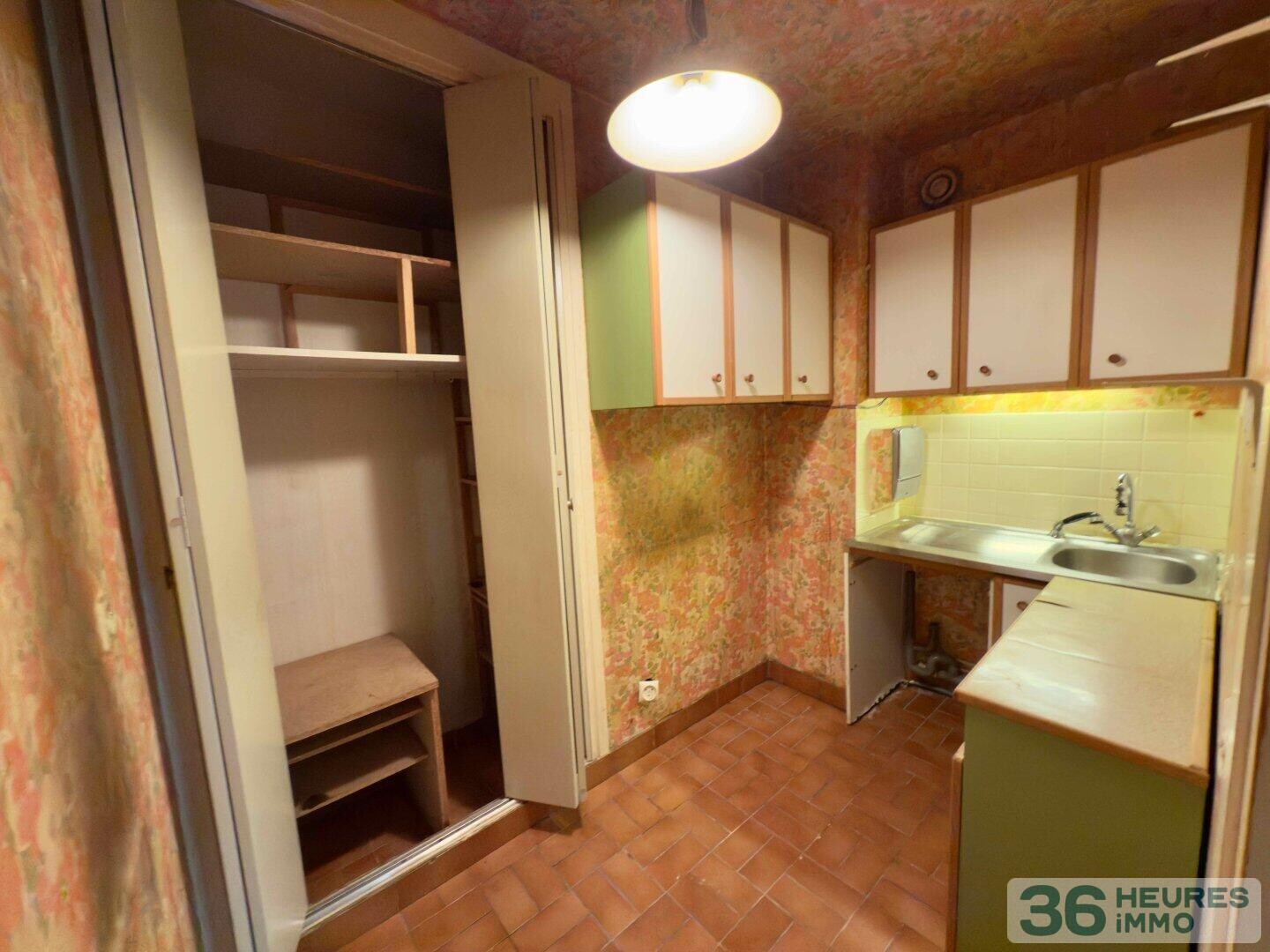 Studio avec cave et parking