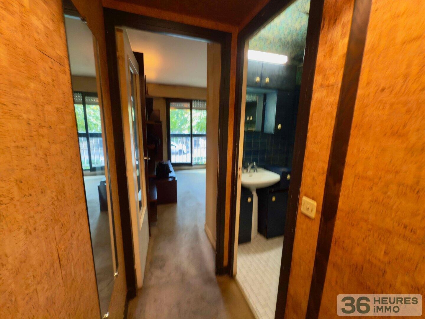 Studio avec cave et parking