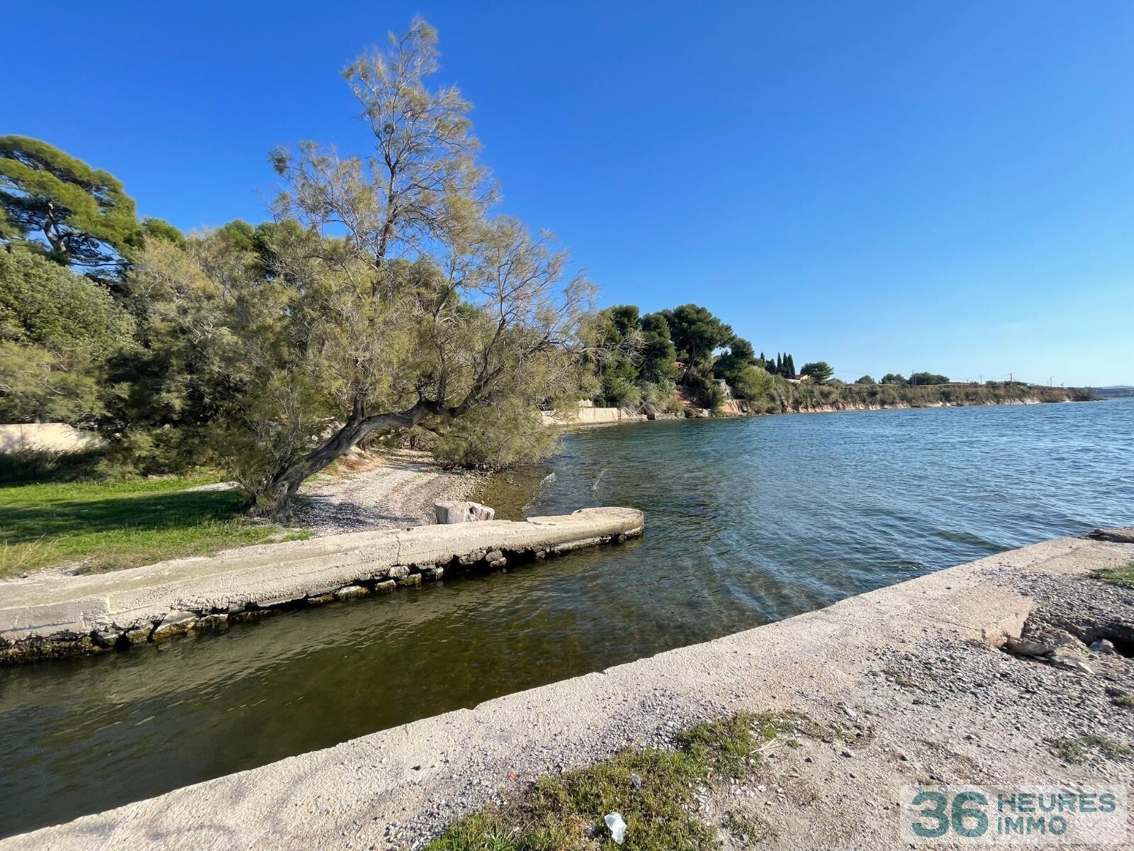 PROPRIETE AVEC PORT PRIVE SUR 6169M2 DE TERRAIN