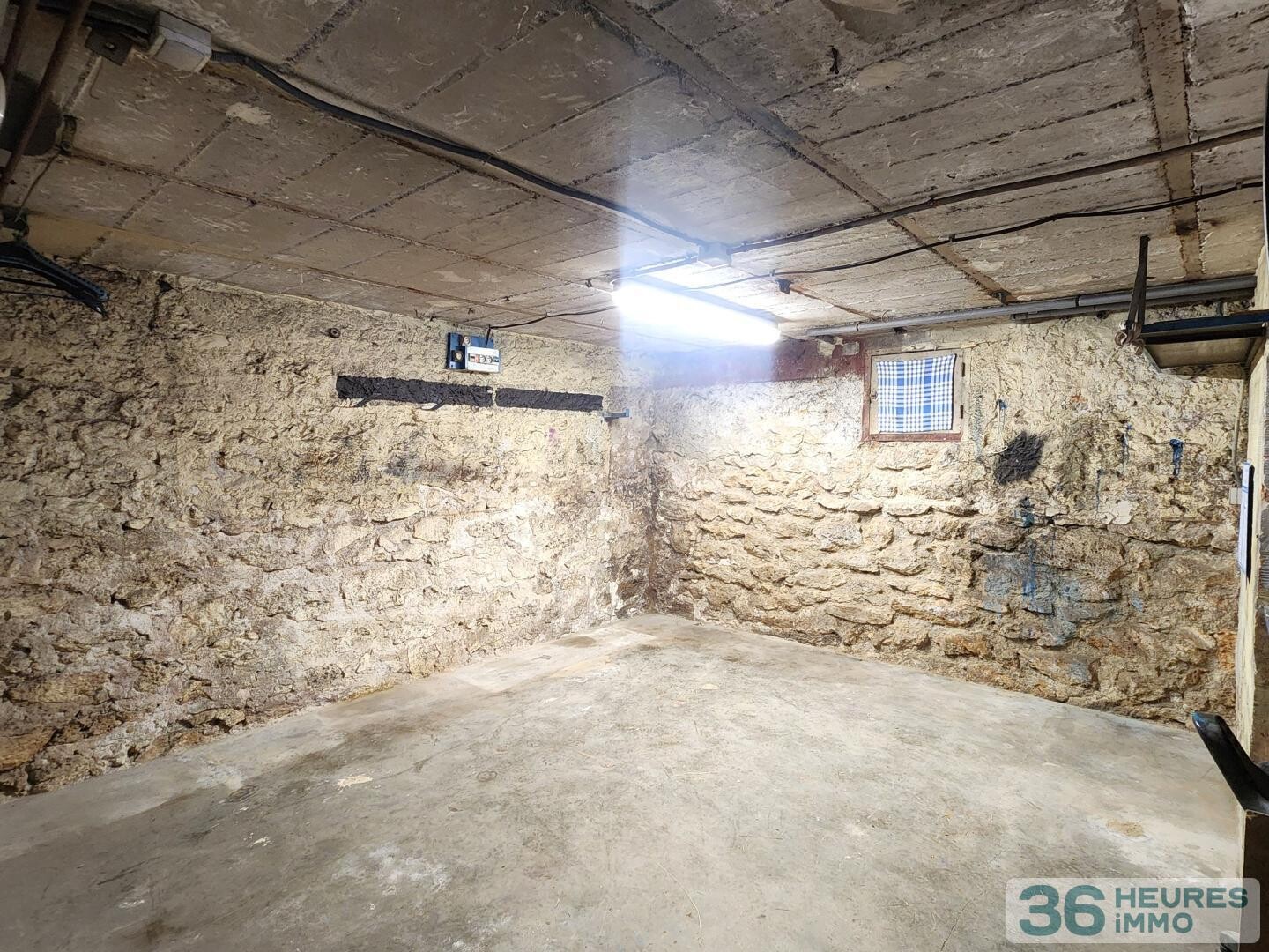 Maison avec sous sol et jardin