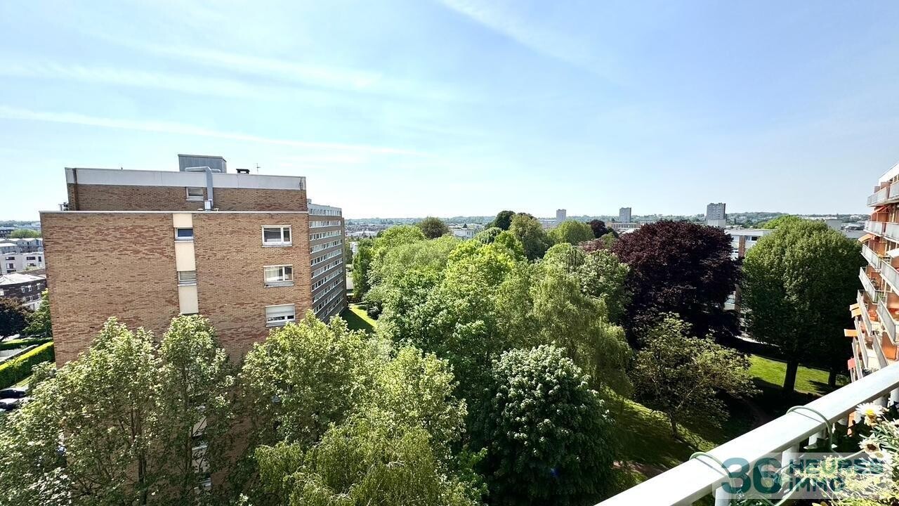 Appartement rénové de 95 m² avec balcon, parc privé et parking en sous-sol