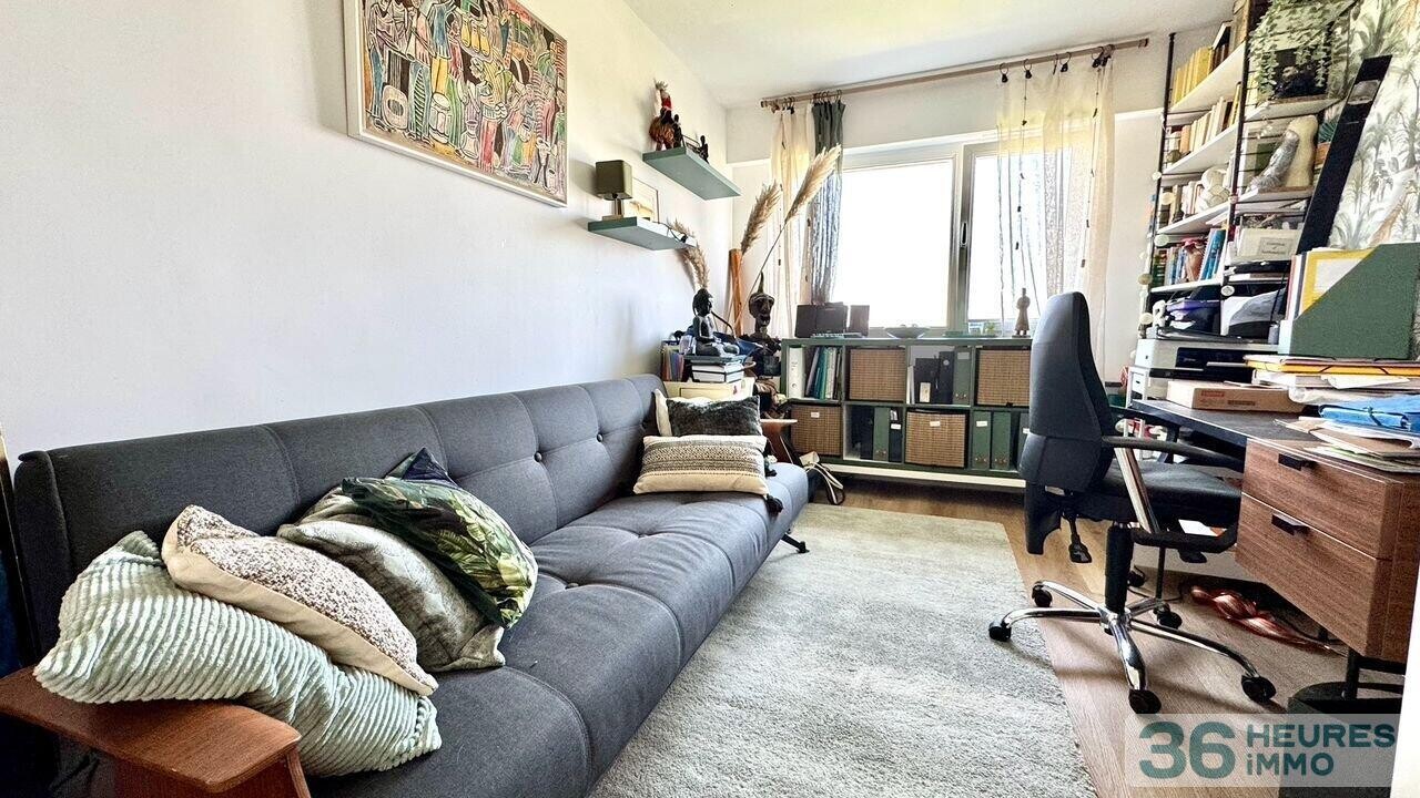 Appartement rénové de 95 m² avec balcon, parc privé et parking en sous-sol