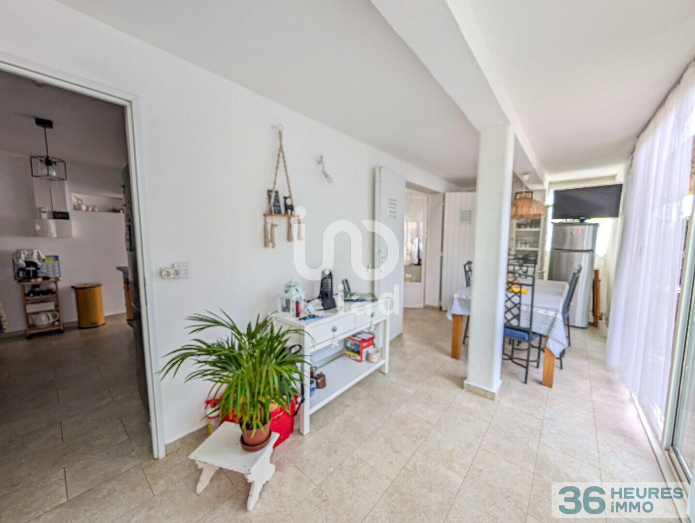 Appartement à Fréjus (83370)   2 chambres  3 pièces  70 m²  69 m² de terrain