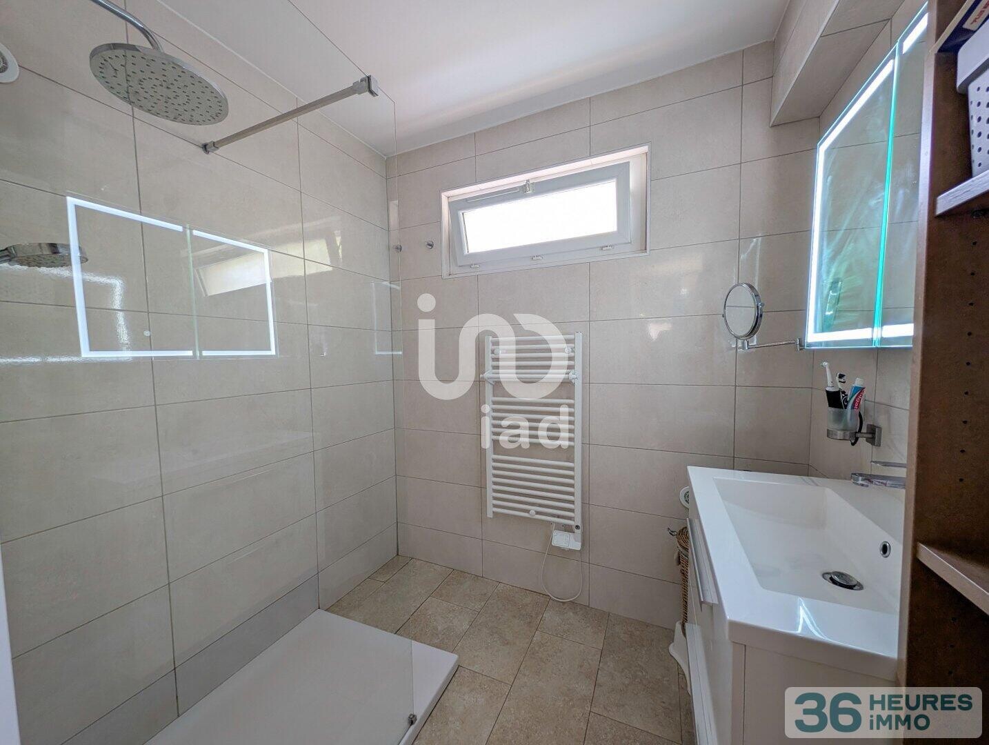 Appartement à Fréjus (83370)   2 chambres  3 pièces  70 m²  69 m² de terrain