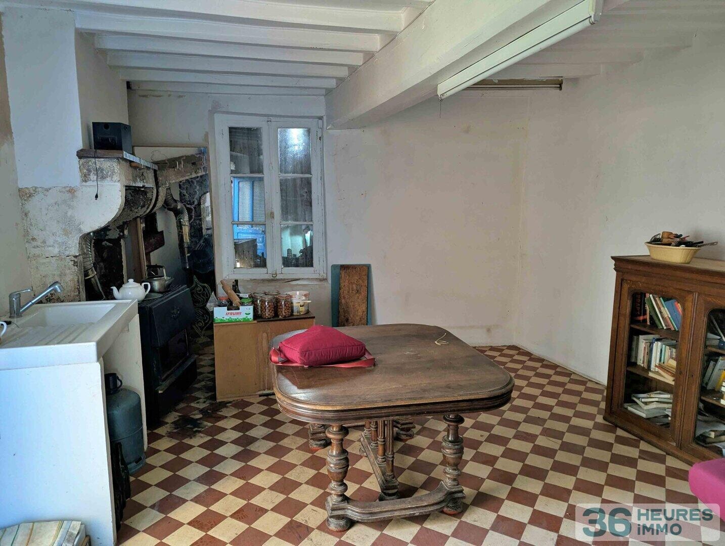 Ferme à réhabiliter de +250m² au sol avec dépendances et jardin à MAILLY LE CHATEAU