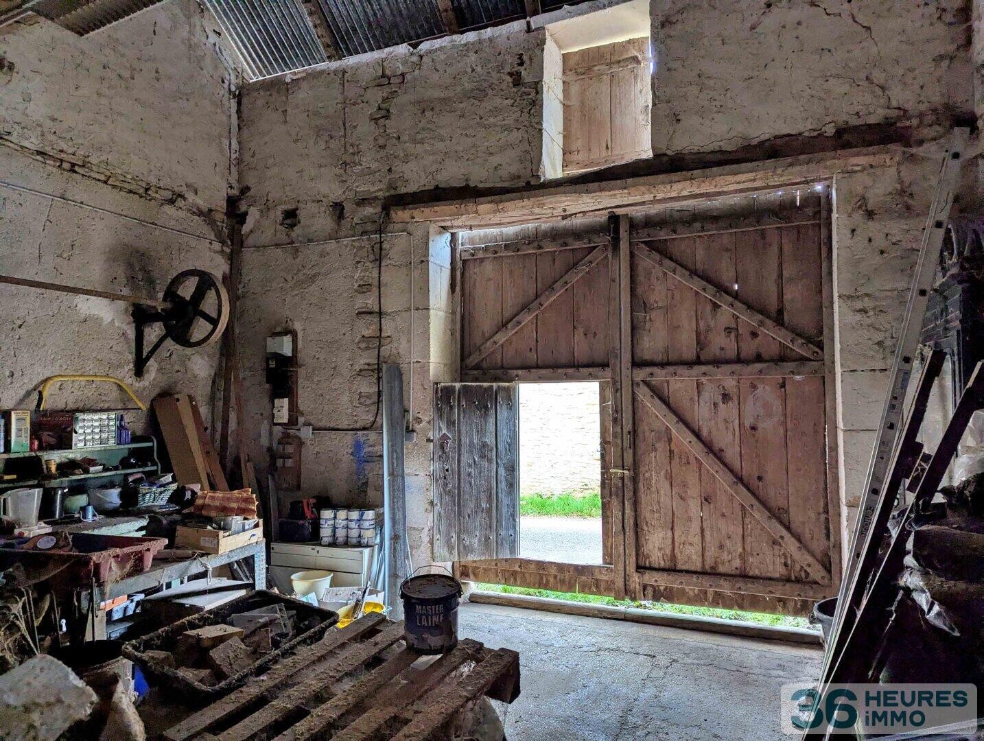 Ferme à réhabiliter de +250m² au sol avec dépendances et jardin à MAILLY LE CHATEAU