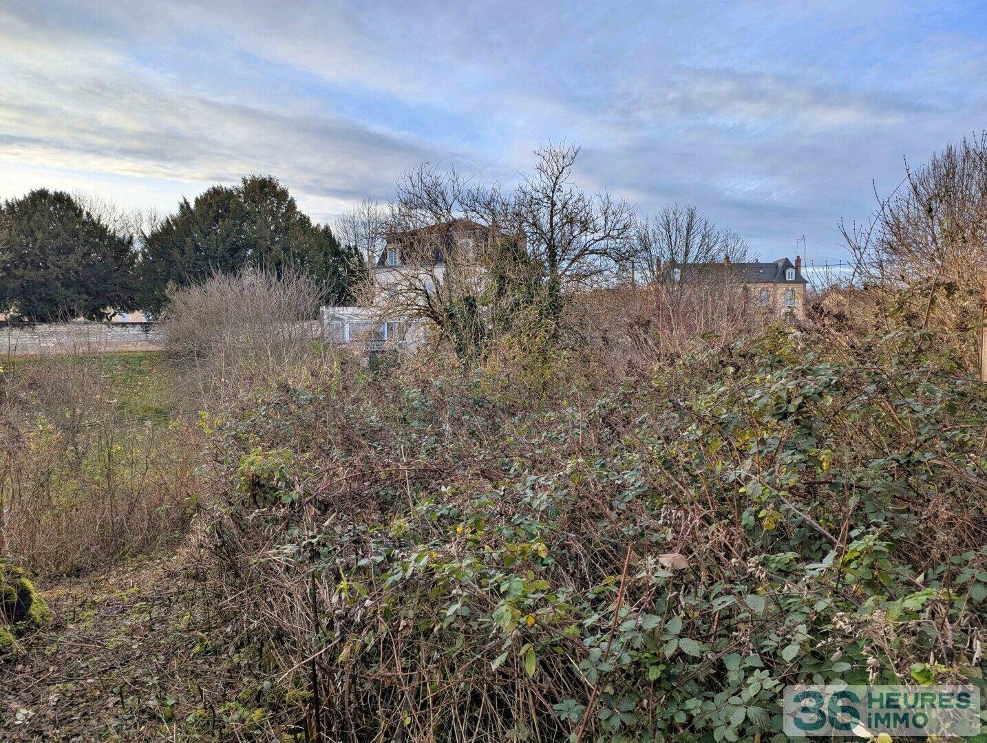 Ferme à réhabiliter de +250m² au sol avec dépendances et jardin à MAILLY LE CHATEAU