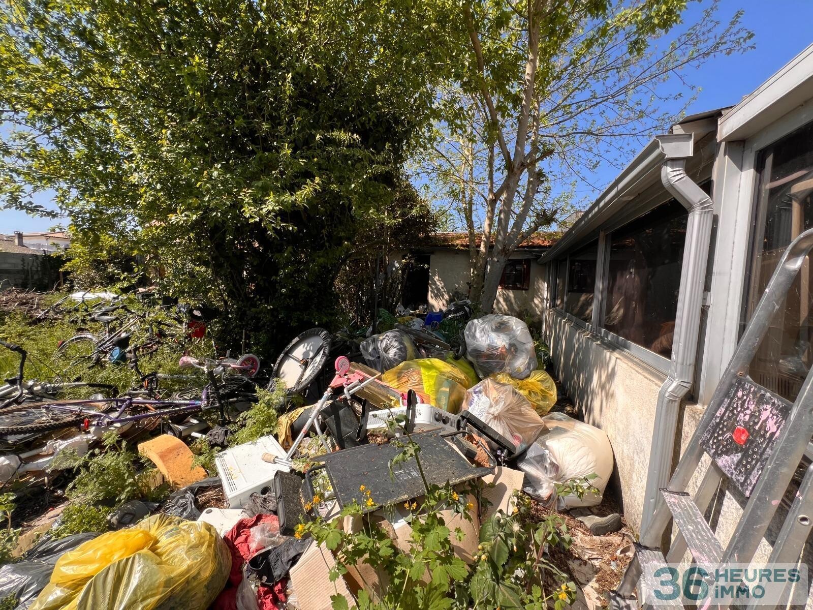TERRAIN A BATIR AVEC MAISON A RENOVER OU RASER A PESSAC