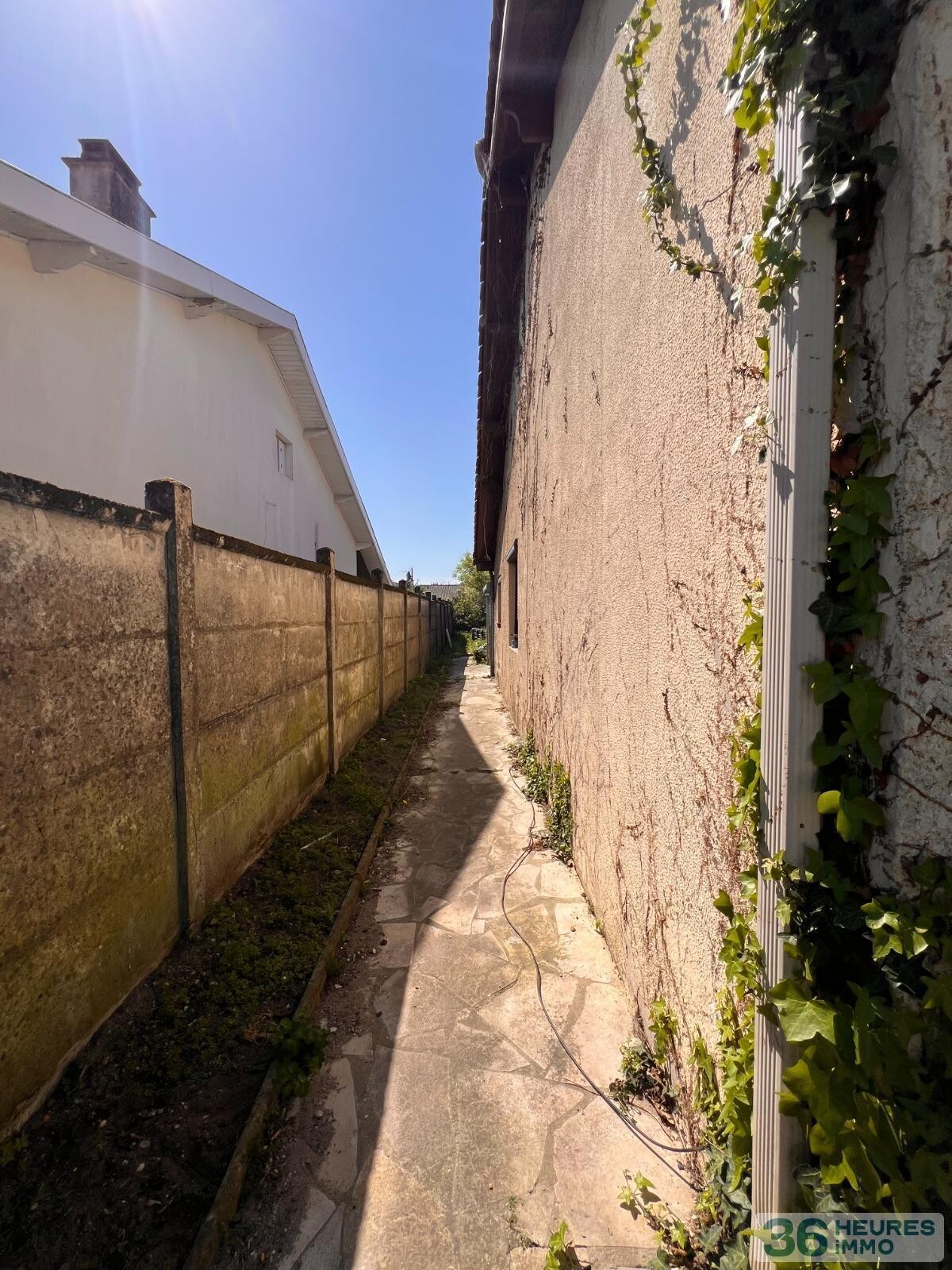 TERRAIN A BATIR AVEC MAISON A RENOVER OU RASER A PESSAC