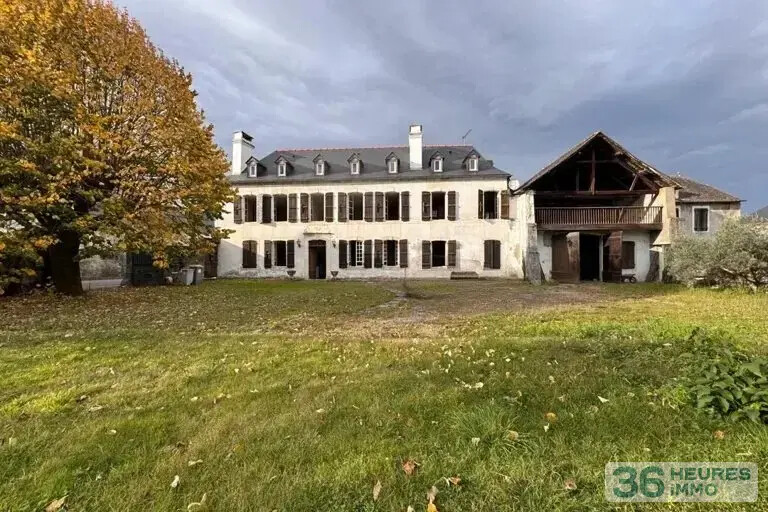 MAISON EN PIERRES E DEPENDANCES ANGAIS