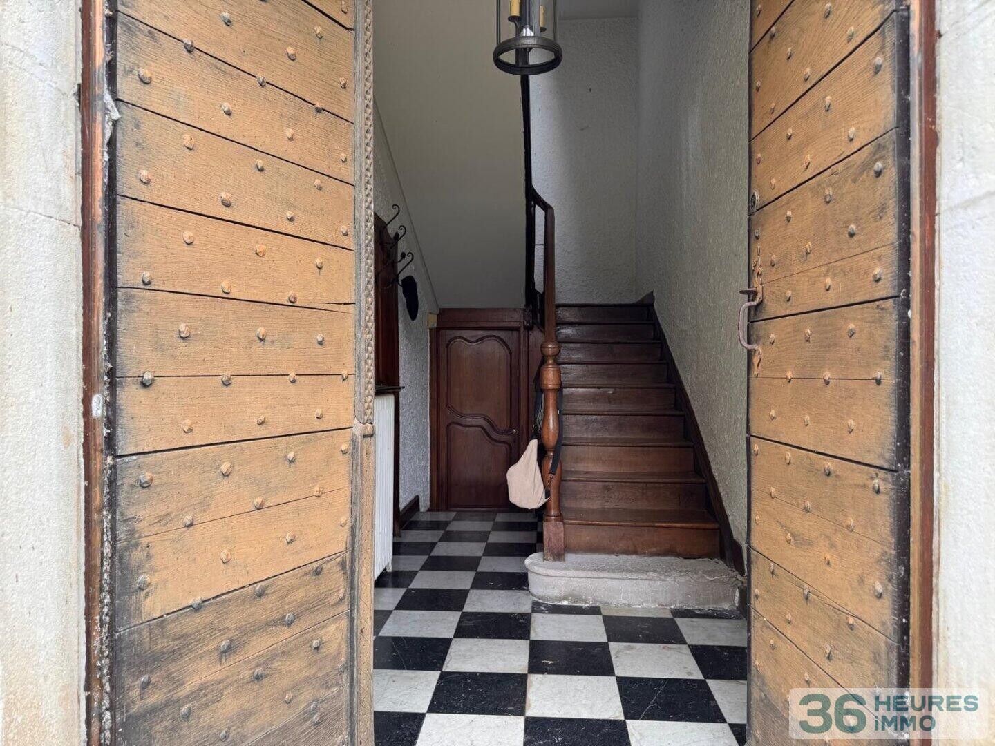 MAISON EN PIERRES E DEPENDANCES ANGAIS