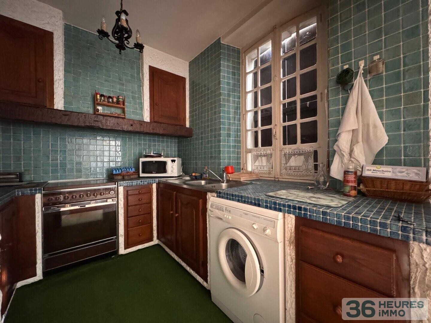 MAISON EN PIERRES E DEPENDANCES ANGAIS