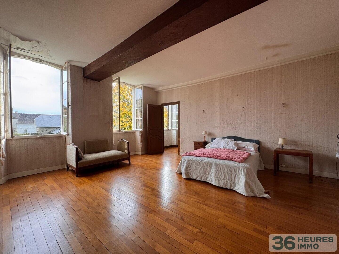 MAISON EN PIERRES E DEPENDANCES ANGAIS