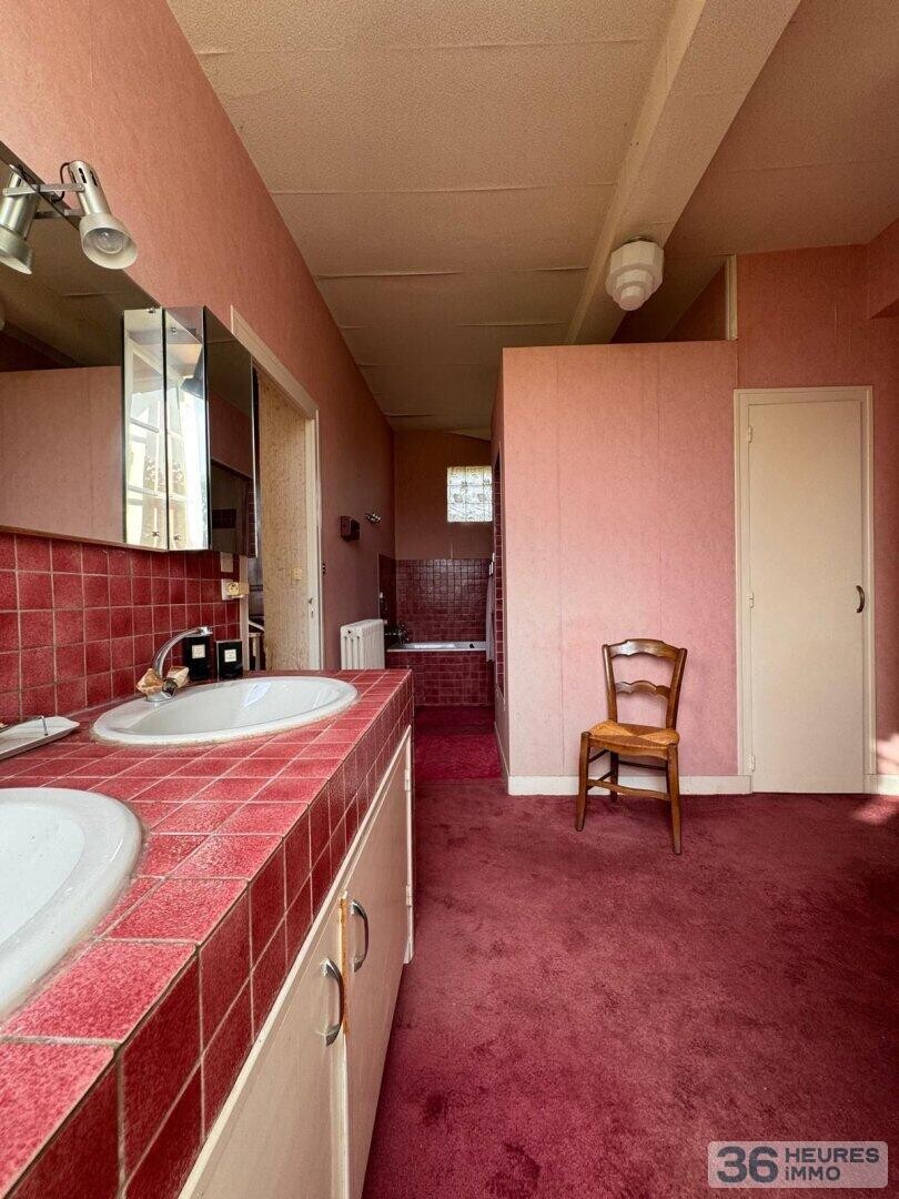 MAISON EN PIERRES E DEPENDANCES ANGAIS