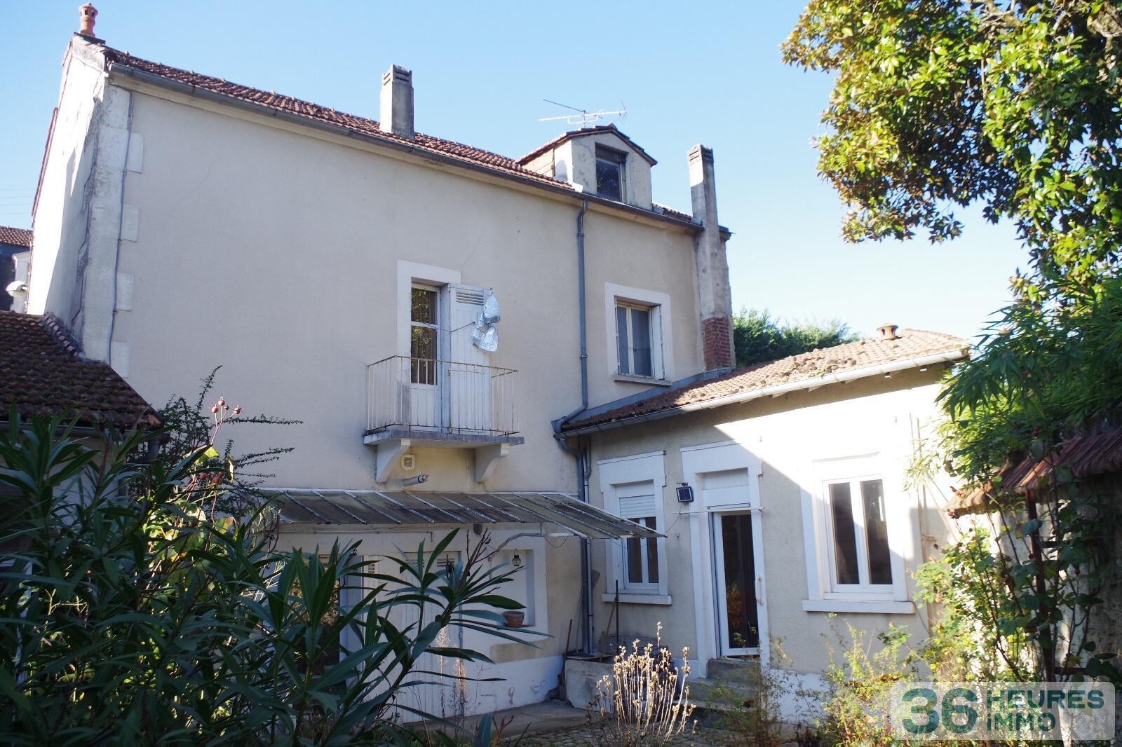 Maison avec garage et jardin