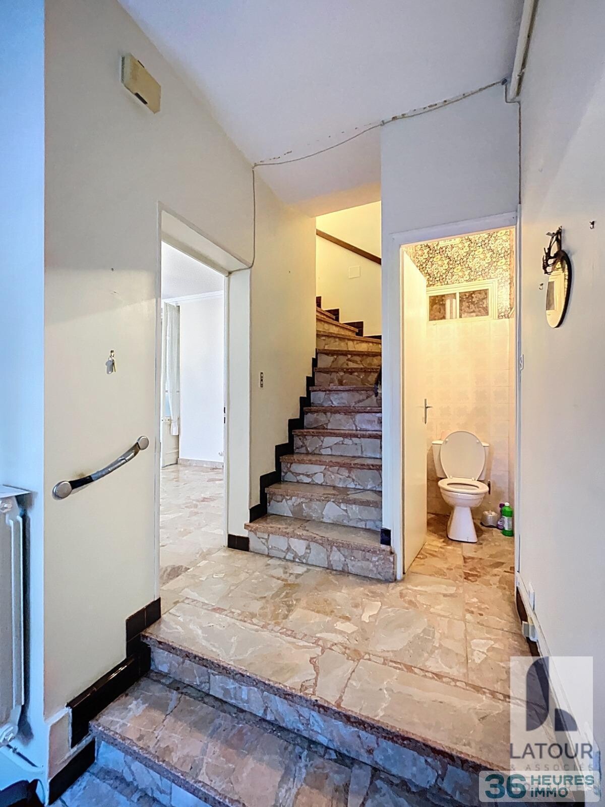 Maison avec garage et jardin