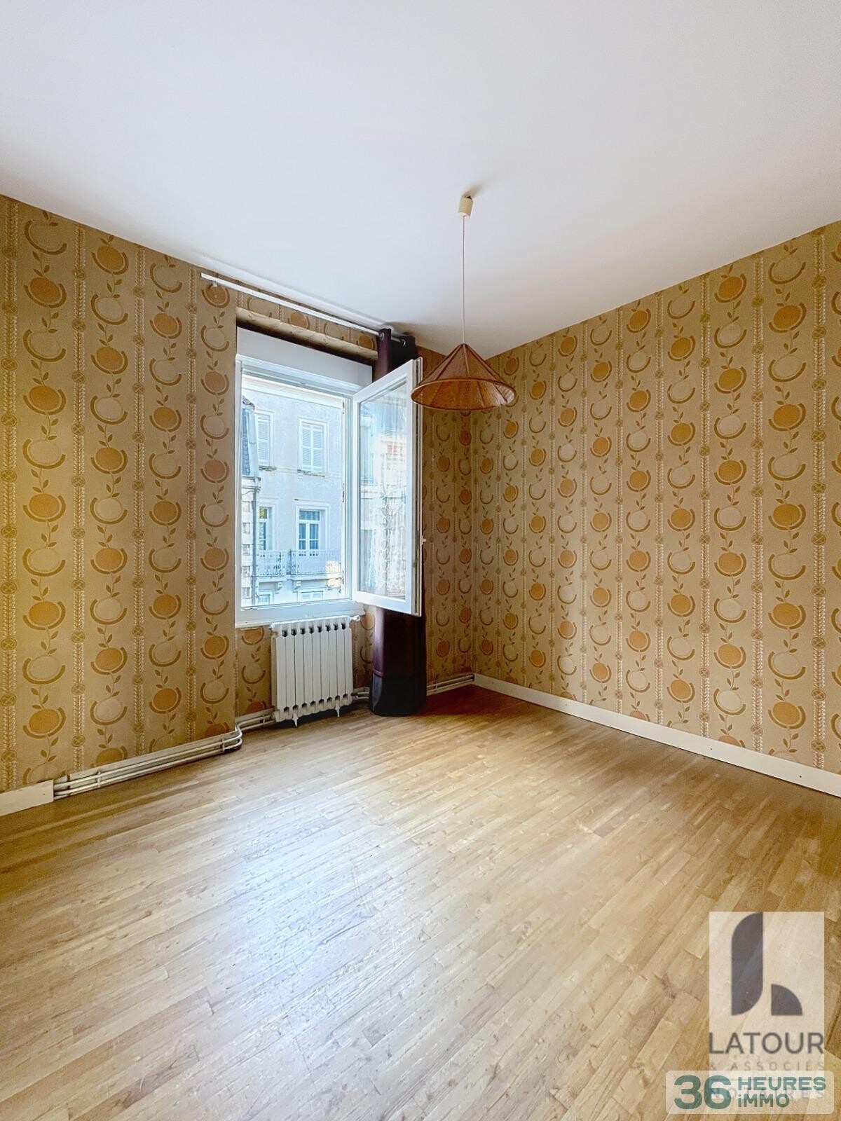 Maison avec garage et jardin