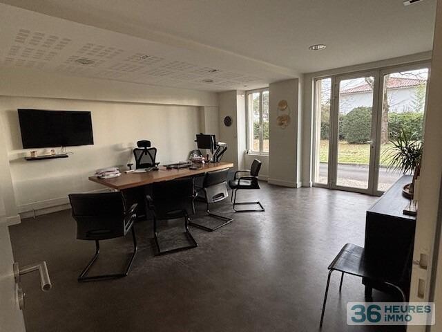 LOCAL PROFESSIONNEL  452 m² sur 1971 m² de terrain 