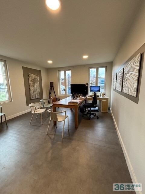 LOCAL PROFESSIONNEL  452 m² sur 1971 m² de terrain 