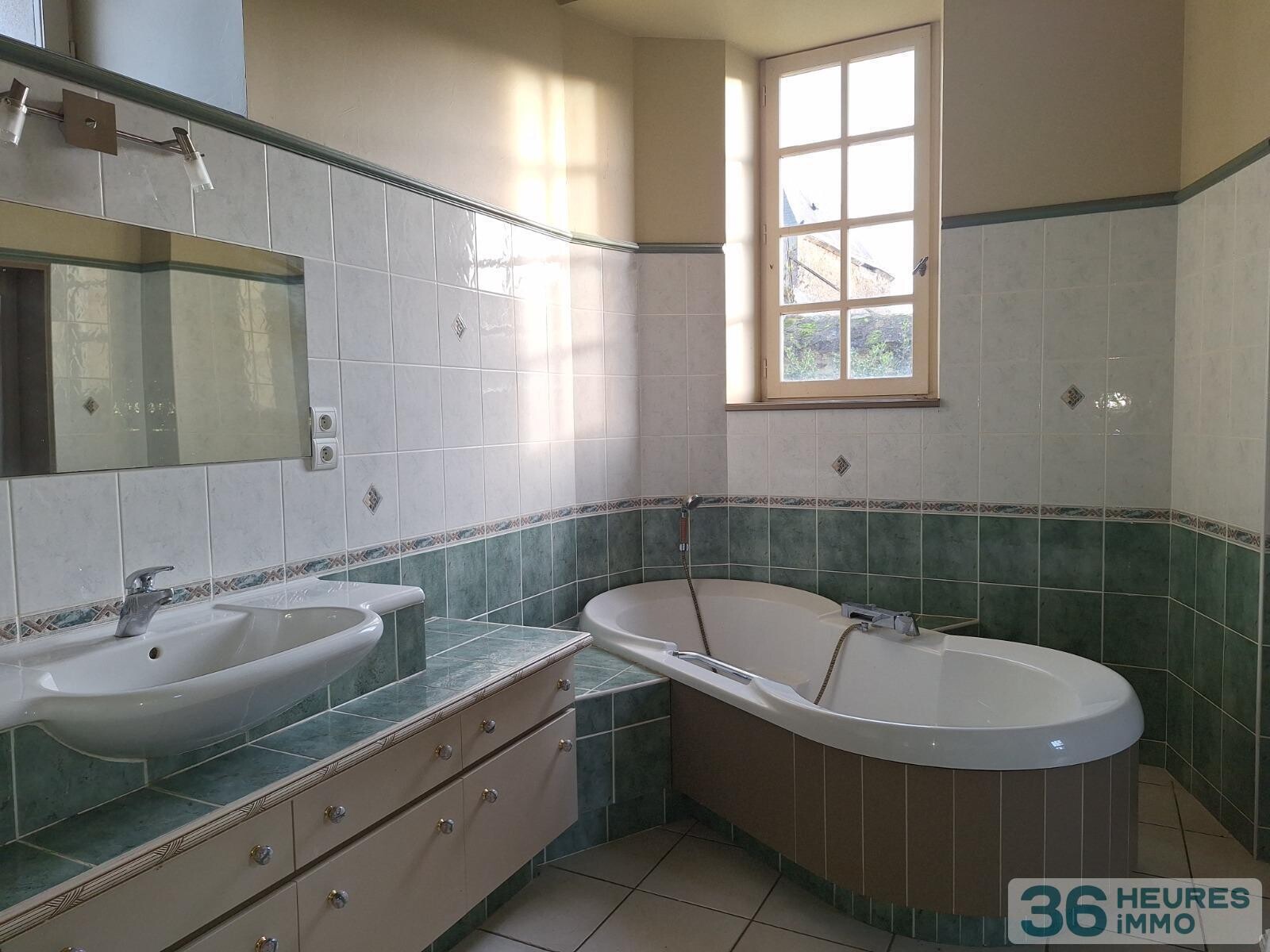 VENTE PROPRIETE en Centre-ville d'ERNEE, en Mayenne