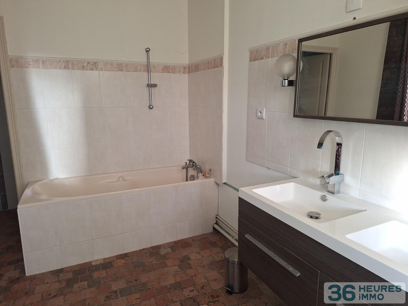 VENTE PROPRIETE en Centre-ville d'ERNEE, en Mayenne