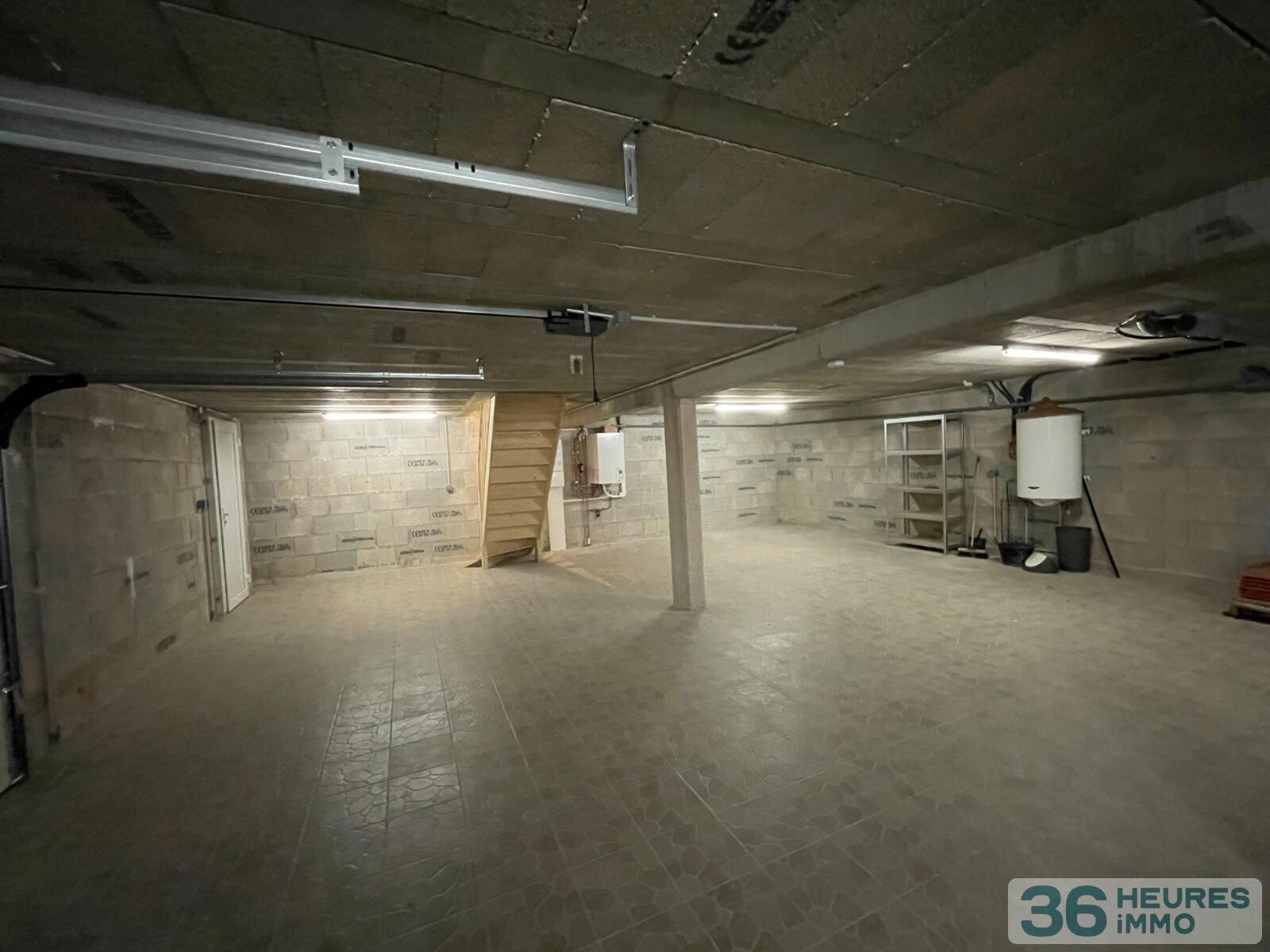 Maison en ossature bois sur sous-sol avec terrasse et vue sur la forêt