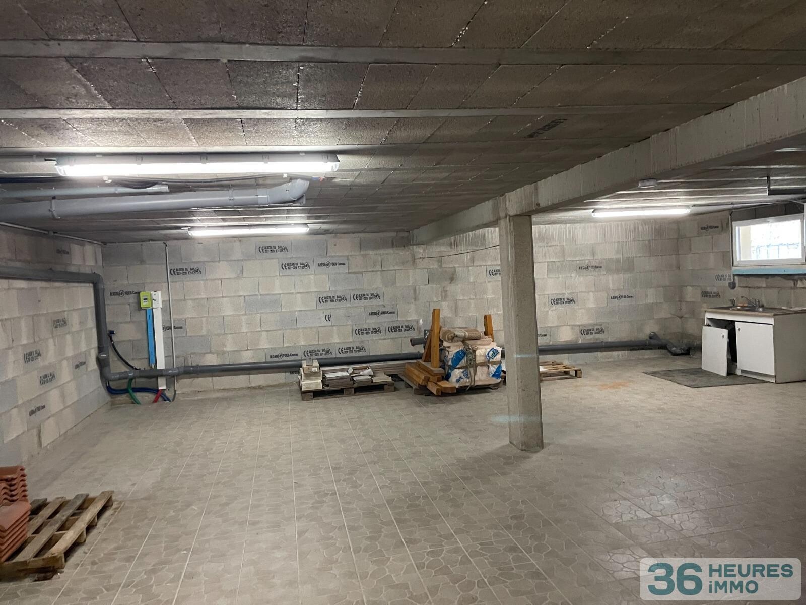 Maison en ossature bois sur sous-sol avec terrasse et vue sur la forêt