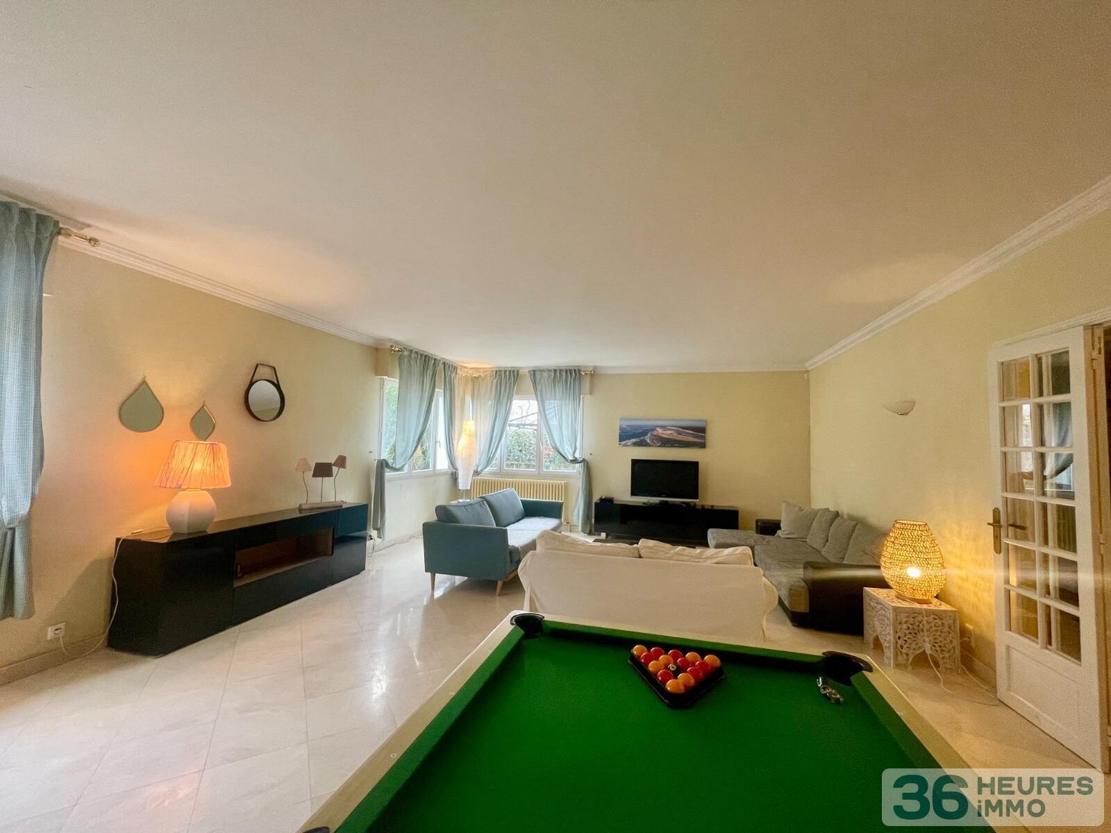 Villa en bord de bassin