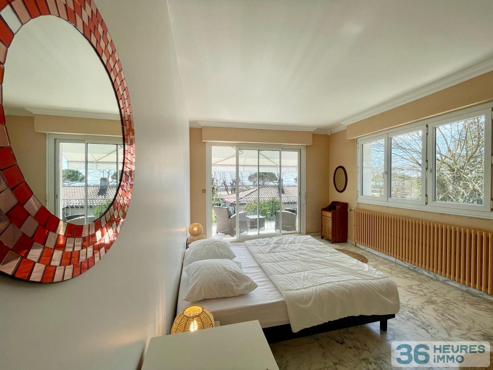 Villa en bord de bassin